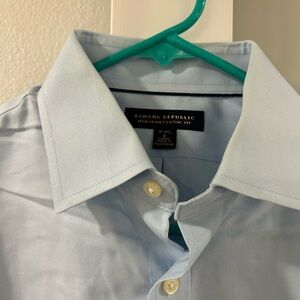 Banana Republic Non Iron Classic Fit Men's Shirt in Soft Blue